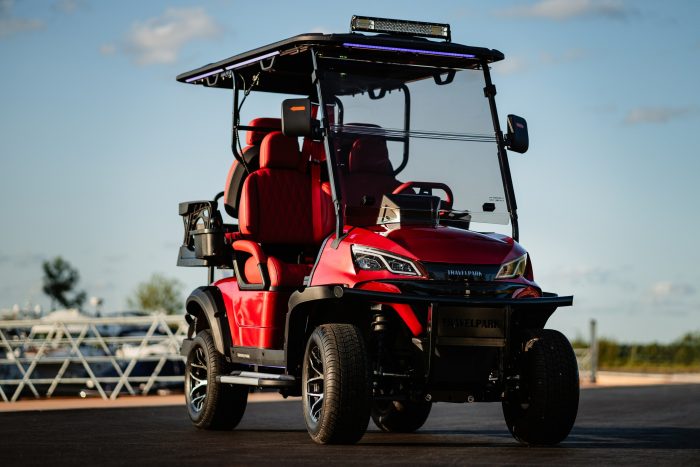 Гольф-кар пассажирский «TRAVELPARK 2+2» (4-х местный), Ярко Красный с перламутром в стиле AMG — изображение 3