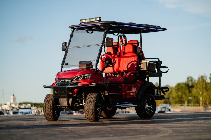 Гольф-кар пассажирский «TRAVELPARK 2+2» (4-х местный), Ярко Красный с перламутром в стиле AMG — изображение 17